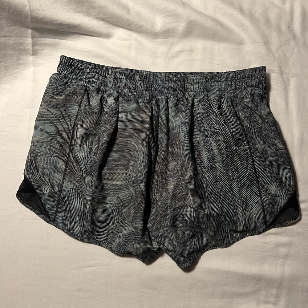 Lululemon Hotty Hot Short 4” - Picture 2 of 3
